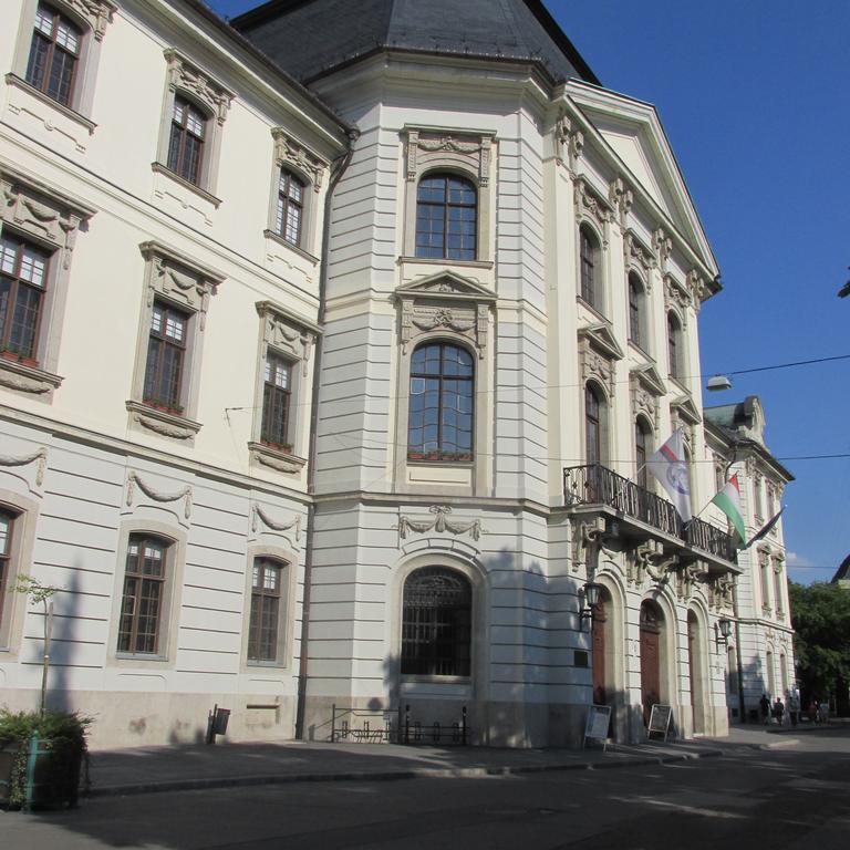 Fortuna Apartments Eger Bagian luar foto