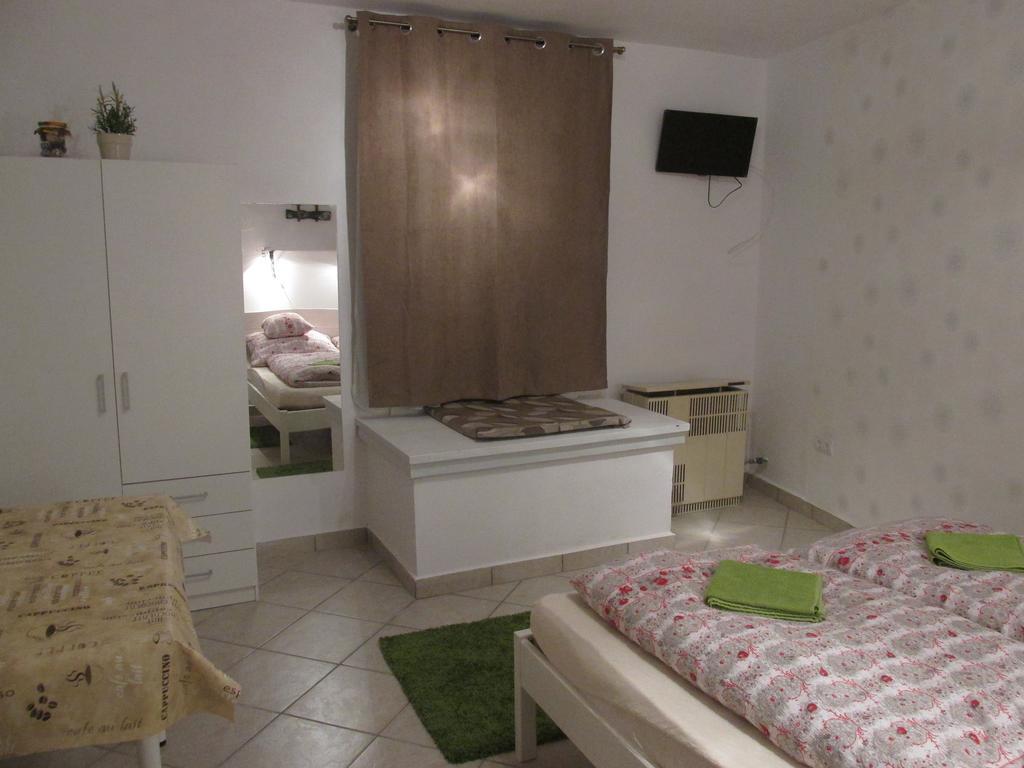 Fortuna Apartments Eger Bagian luar foto