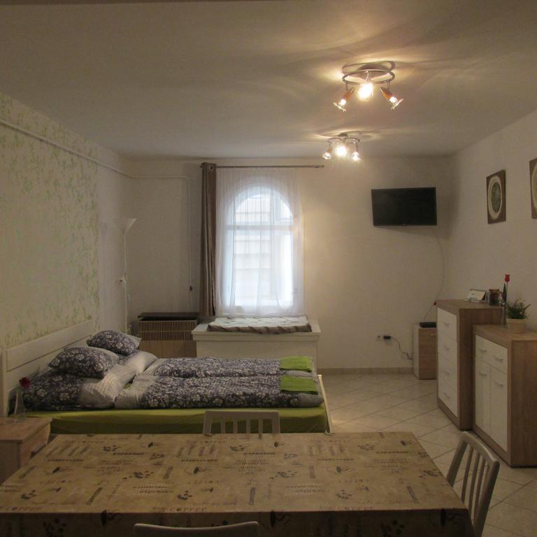Fortuna Apartments Eger Bagian luar foto